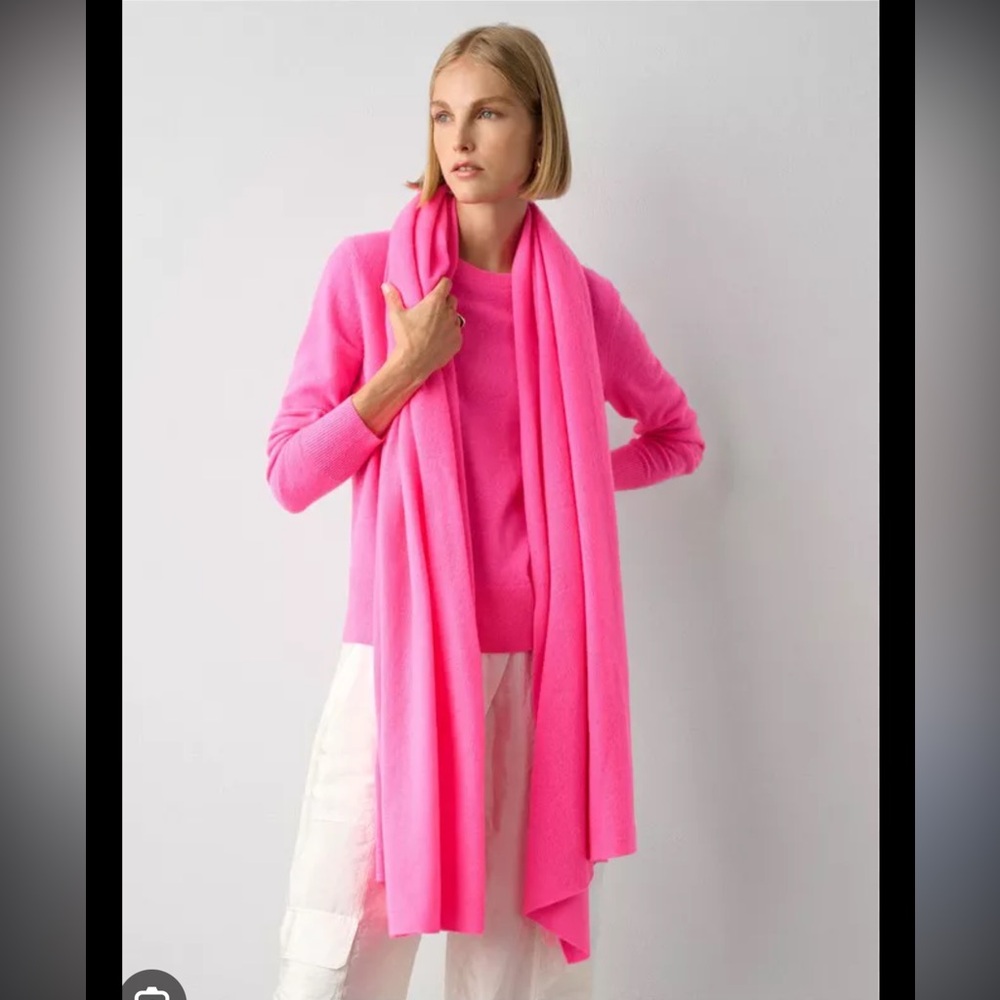 White & Warren travel wrap in pink